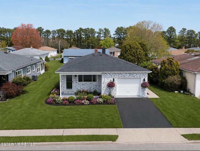 8 Tijuana Court, Berkeley, NJ 08721