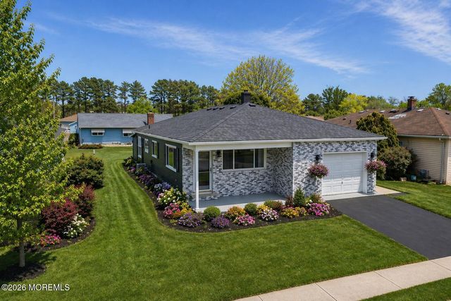 8 Tijuana Court, Berkeley, NJ 08721