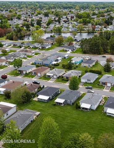 8 Tijuana Court, Berkeley, NJ 08721