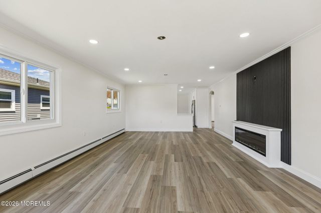 8 Tijuana Court, Berkeley, NJ 08721