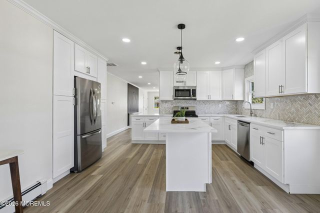 8 Tijuana Court, Berkeley, NJ 08721