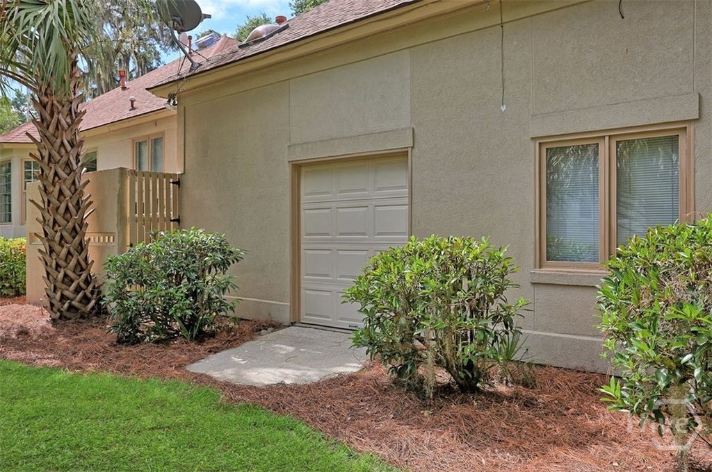 Image 32 of property listing at 4 Foxglove Lane, Savannah, GA 31411