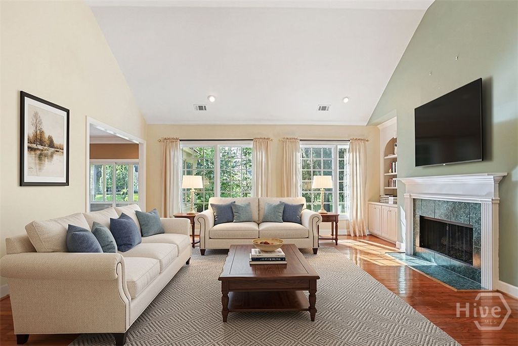 Image 4 of property listing at 4 Foxglove Lane, Savannah, GA 31411