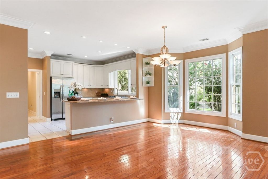 Image 6 of property listing at 4 Foxglove Lane, Savannah, GA 31411