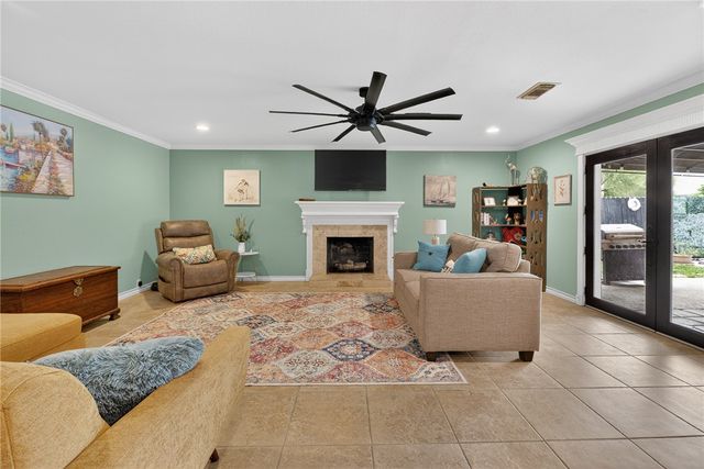 1010 Cairo Dr, Corpus Christi, TX 78412