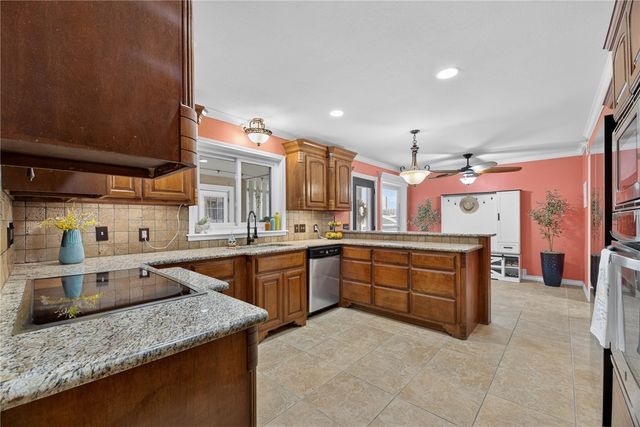 1010 Cairo Dr, Corpus Christi, TX 78412