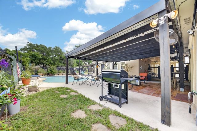 1010 Cairo Dr, Corpus Christi, TX 78412