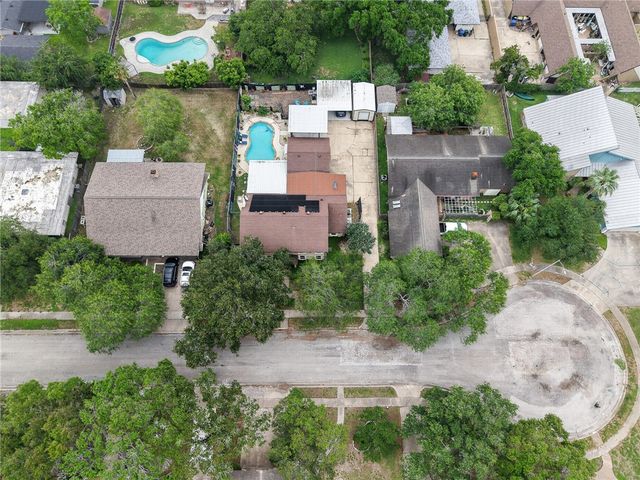 1010 Cairo Dr, Corpus Christi, TX 78412