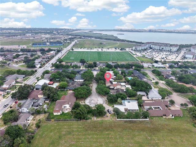 1010 Cairo Dr, Corpus Christi, TX 78412