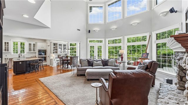 2933 Jamestown Road, Fayetteville, AR 72703
