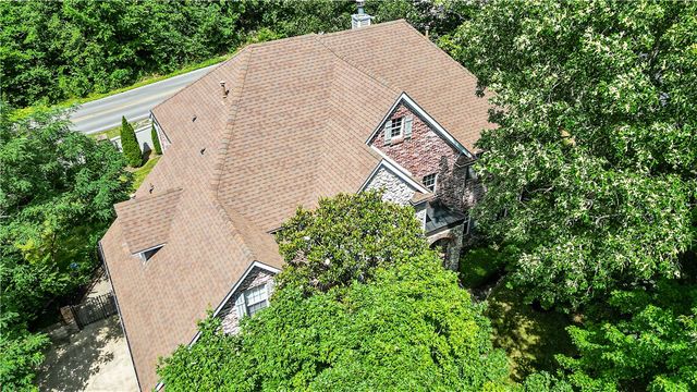 2933 Jamestown Road, Fayetteville, AR 72703