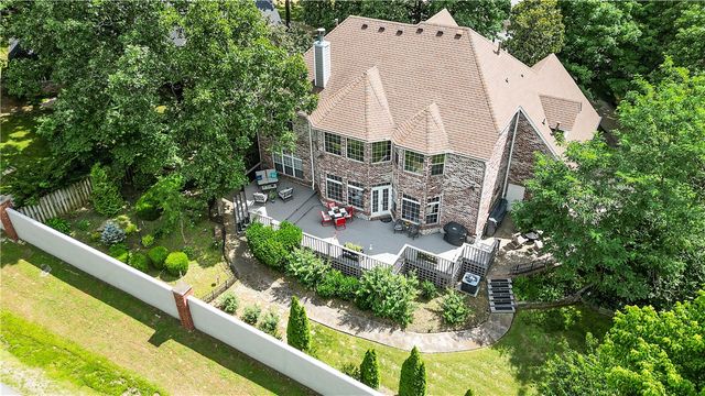 2933 Jamestown Road, Fayetteville, AR 72703