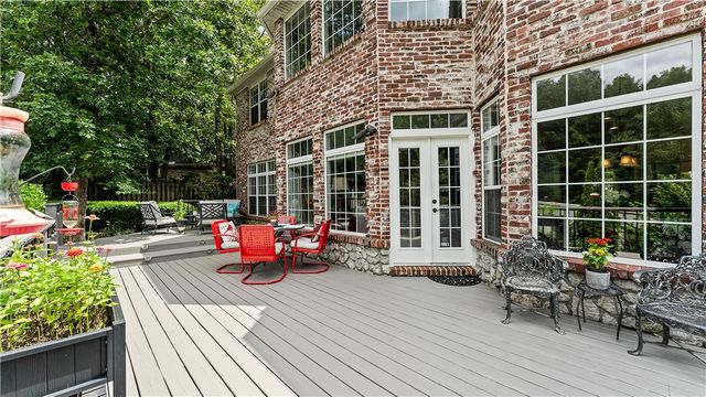 2933 Jamestown Road, Fayetteville, AR 72703