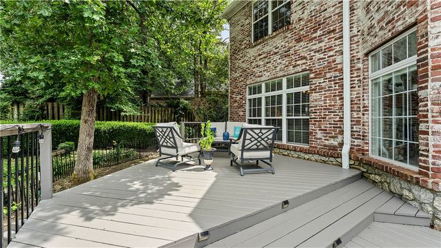 2933 Jamestown Road, Fayetteville, AR 72703