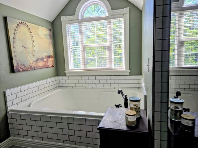 2933 Jamestown Road, Fayetteville, AR 72703