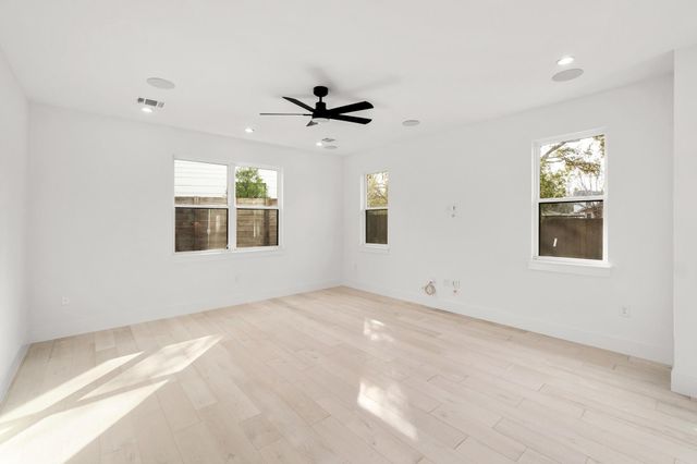 1500 Sylvan Glade 2B, Austin, TX 78745