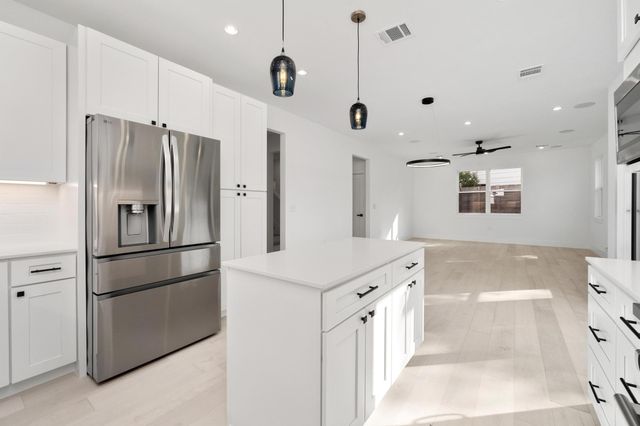 1500 Sylvan Glade 2B, Austin, TX 78745