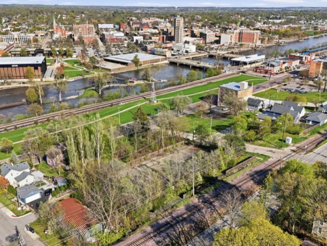 164 Ludeka Place, Elgin, IL 60123
