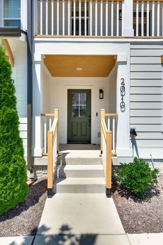 2010 Maple View Ln, Nashville, TN 37207
