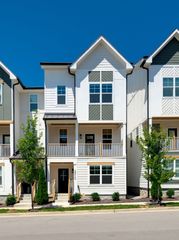 2010 Maple View Ln, Nashville, TN 37207