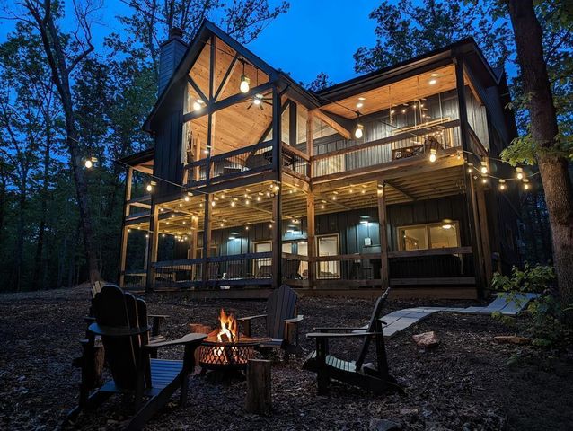 241 Lees Ride, Mccaysville, GA 30555