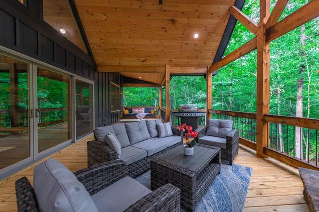 241 Lees Ride, Mccaysville, GA 30555