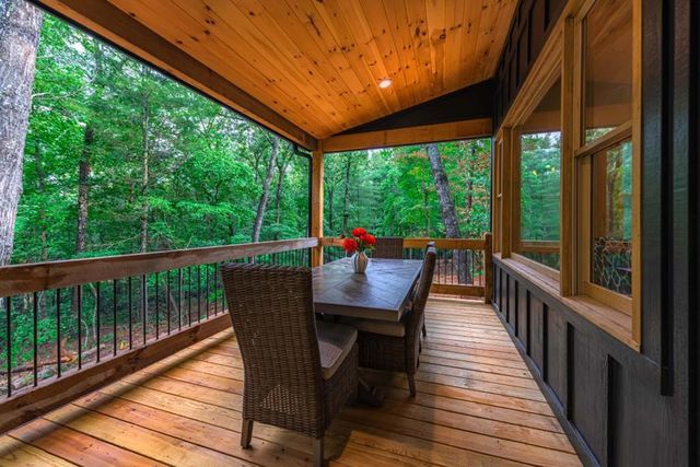241 Lees Ride, Mccaysville, GA 30555