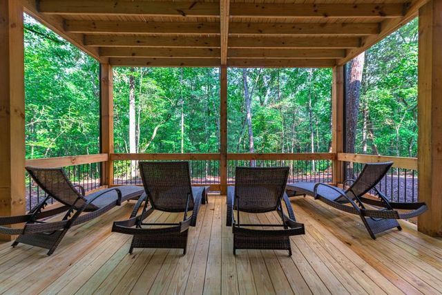 241 Lees Ride, Mccaysville, GA 30555