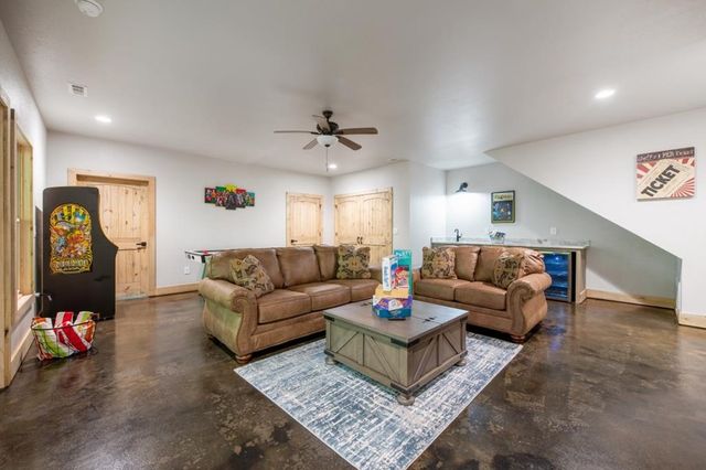 241 Lees Ride, Mccaysville, GA 30555