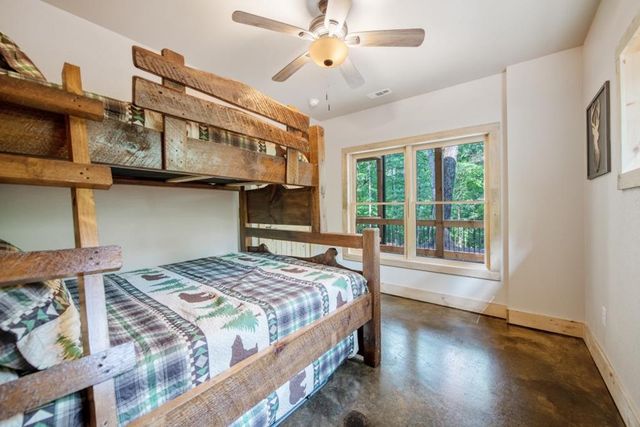 241 Lees Ride, Mccaysville, GA 30555