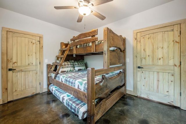 241 Lees Ride, Mccaysville, GA 30555