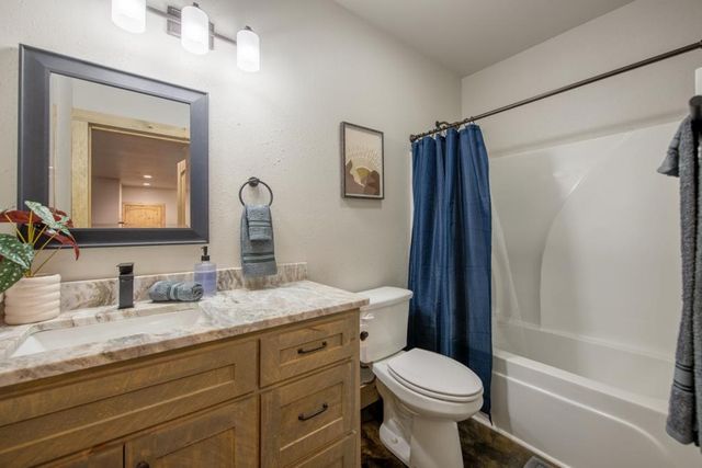241 Lees Ride, Mccaysville, GA 30555