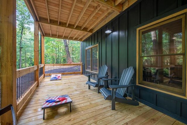 241 Lees Ride, Mccaysville, GA 30555