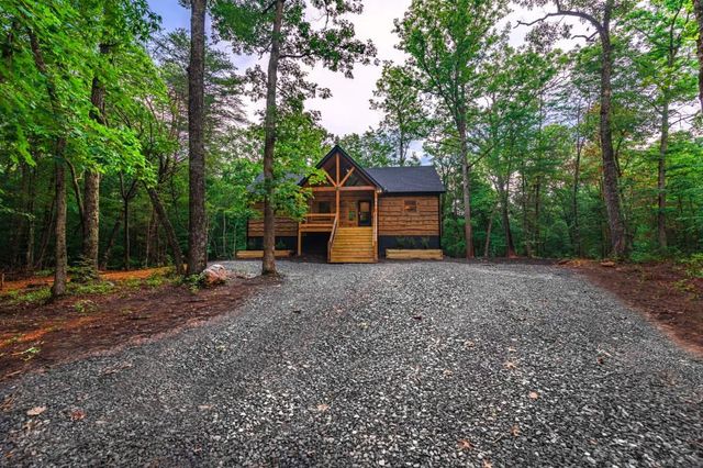 241 Lees Ride, Mccaysville, GA 30555