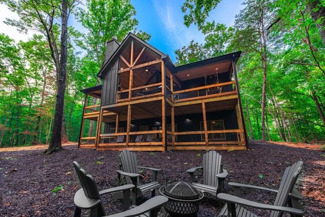 241 Lees Ride, Mccaysville, GA 30555