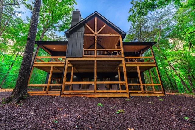 241 Lees Ride, Mccaysville, GA 30555