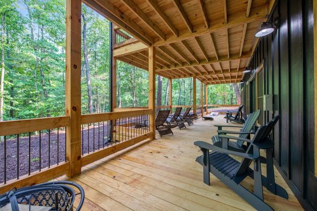 241 Lees Ride, Mccaysville, GA 30555