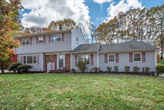 15 Beech Dr, Morris Plains Boro, NJ 07950