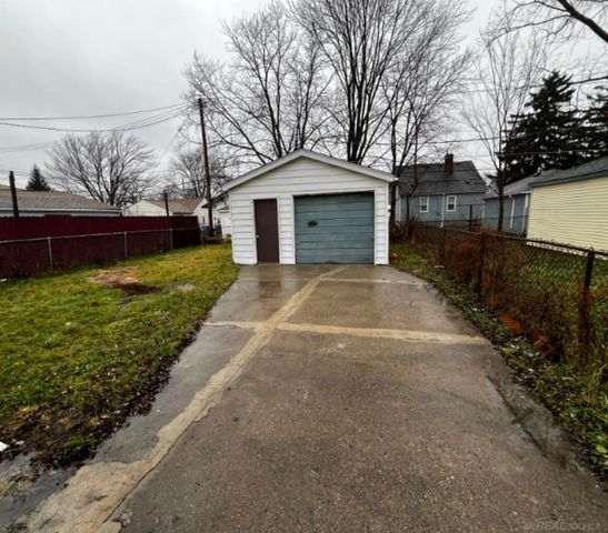 8647 Chalmers Avenue, Warren, MI 48089