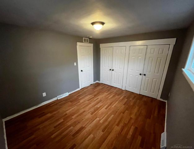 8647 Chalmers Avenue, Warren, MI 48089