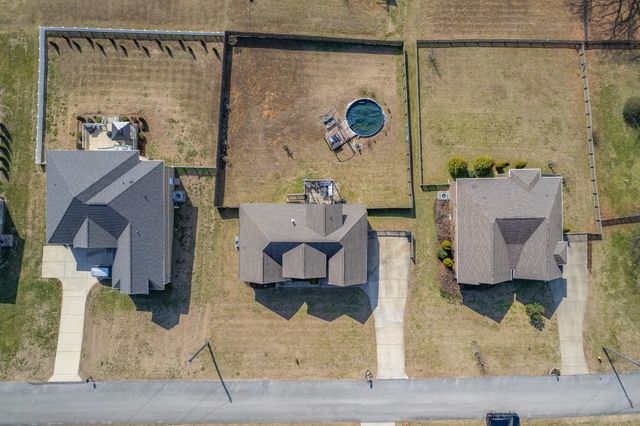 1707 Aster Dr, Columbia, TN 38401