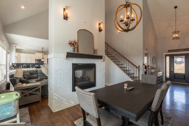 1707 Aster Dr, Columbia, TN 38401