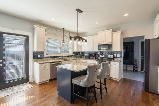 1707 Aster Dr, Columbia, TN 38401