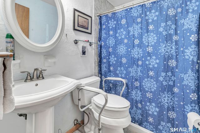 20 Fitzpatrick Road, Ansonia, CT 06401