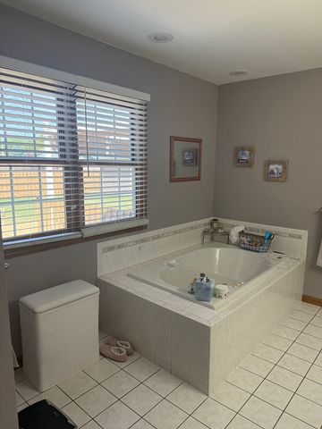 1609 Lorraine Drive, Sandwich, IL 60548