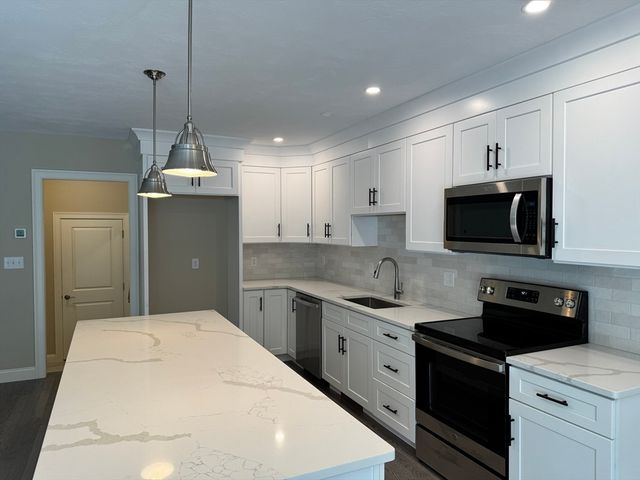 492 Richmond Street B, Taunton, MA 02718