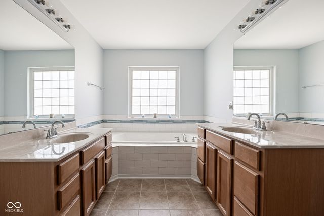 14095 Farmstead Drive, Fishers, IN 46040