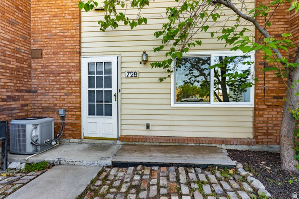 Image 3 of property listing at 728 N 400 E, Orem, UT 84097