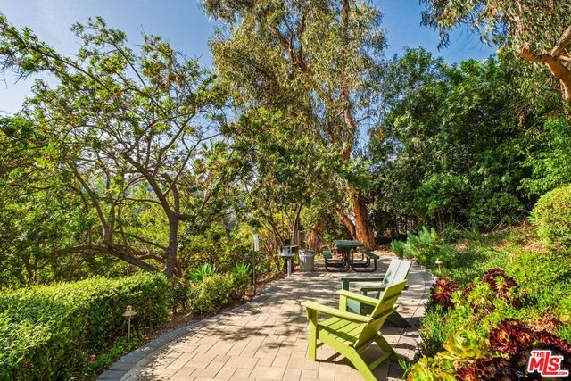 2018 Griffith Park Boulevard 310, Los Angeles, CA 90039