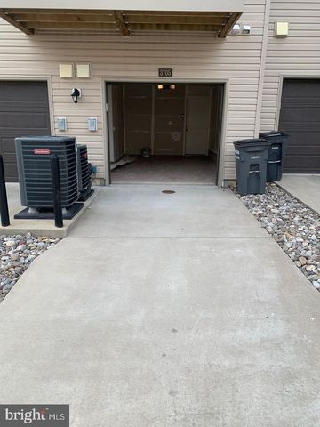 3705 CHIPPENDALE CIR, Woodbridge, VA 22193